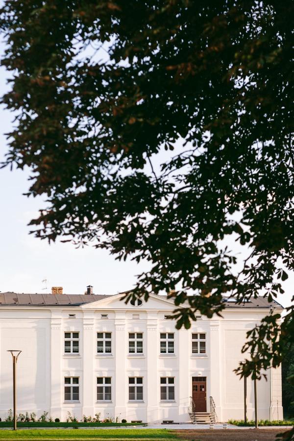 Kasztanowy Palac Swadzim Экстерьер фото